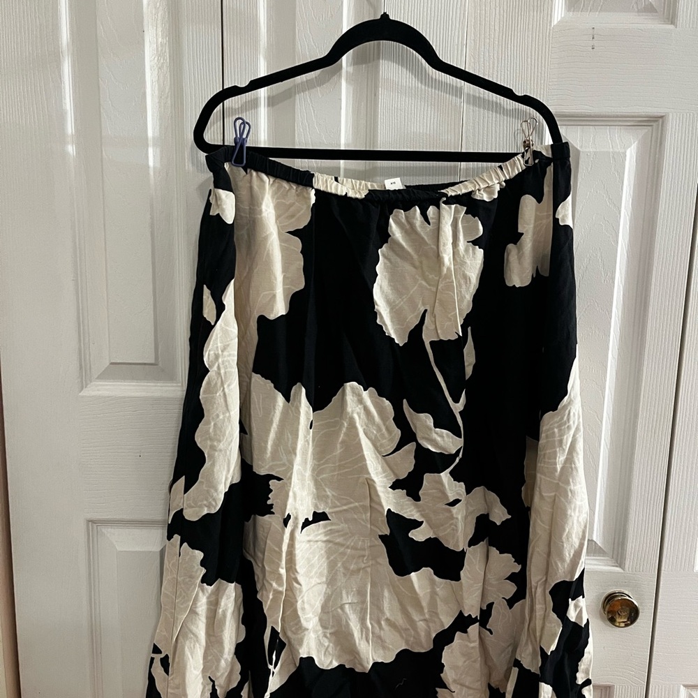 Elegant Black and White Floral Skirt